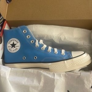 *NWT* Chuck Taylor All Star Classic High Tops